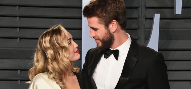 Miley bersama tunangnya.